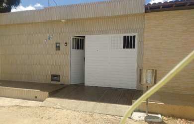 Imagem: A casa possui 2 Dormitórios, 2 Banheiros, 1 Vaga na garagem