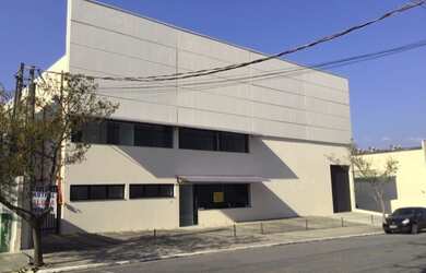 Imagem: O depósito possui 5 Vagas na garagem, 2.046m² de Área e