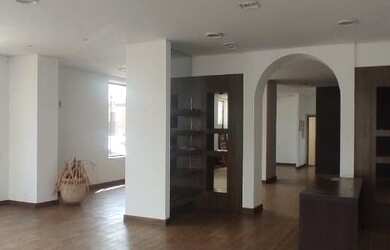 Imagem: O depósito possui 5 Vagas na garagem e 125m² de Área e está