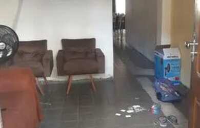 Imagem: A casa possui 4 Dormitórios, 2 Banheiros, 5m² de Área e