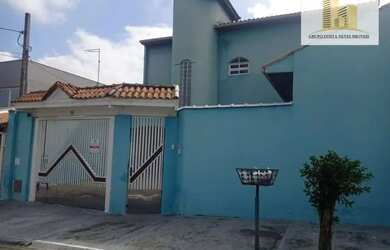 Imagem: A casa possui 3 Dormitórios, 5 Banheiros, 3 Vagas na garagem