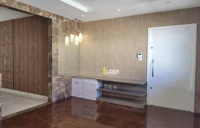 Imagem: A casa possui 3 Dormitórios, 3 Banheiros, 4 Vagas na garagem