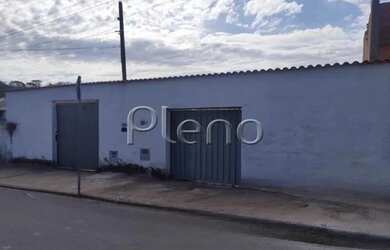 Imagem: A casa possui 4 Dormitórios, 4 Banheiros, 5 Vagas na garagem