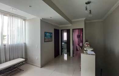 Imagem: A casa possui 3 Dormitórios, 2 Banheiros, 4 Vagas na garagem