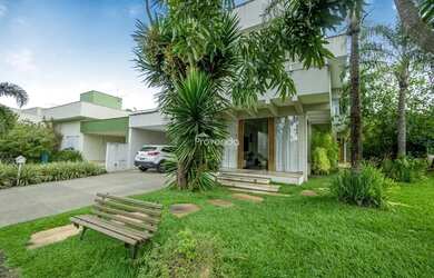 Imagem: A casa possui 3 Dormitórios, 1 Banheiro, 5 Vagas na garagem