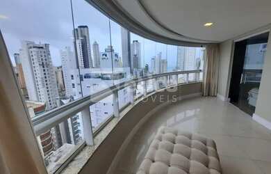 Imagem: O apartamento possui 4 Dormitórios, 4 Banheiros, 3 Vagas na