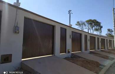 Imagem: A casa possui 2 Dormitórios, 1 Banheiro, 3 Vagas na garagem