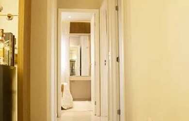 Imagem: O apartamento possui 3 Dormitórios, 1 Banheiro, 1 Vaga na garagem