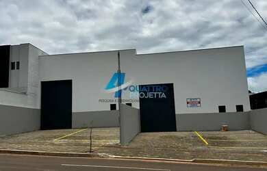 Imagem: O depósito possui 3 Vagas na garagem, 190m² de Área e está