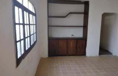 Imagem: A casa possui 3 Dormitórios, 3 Banheiros, 3 Vagas na garagem