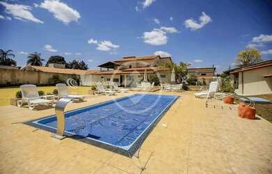 Imagem: A casa em condomínio possui 4 Dormitórios, 1 Banheiro, 960m²