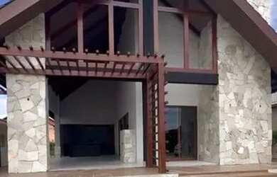 Imagem: A casa em condomínio possui 4 Dormitórios, 5 Banheiros, 2