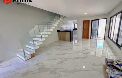 Imagem: A casa possui 3 Dormitórios, 4 Banheiros, 2 Vagas na garagem