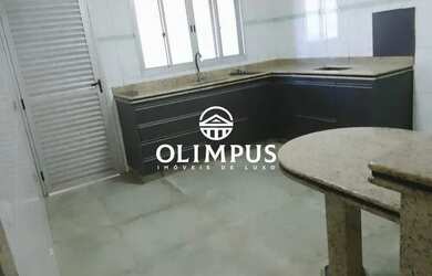 Imagem: A casa possui 3 Dormitórios, 2 Banheiros, 3 Vagas na garagem