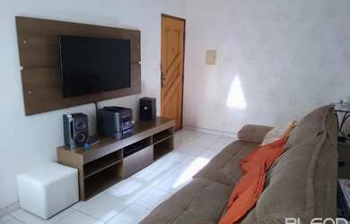 Imagem: O apartamento possui 2 Dormitórios, 1 Banheiro, 1 Vaga na garagem