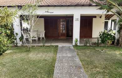 Imagem: A casa possui 4 Dormitórios, 3 Banheiros, 5 Vagas na garagem