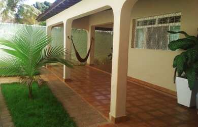 Imagem: A casa possui 2 Dormitórios, 2 Banheiros, 2 Vagas na garagem