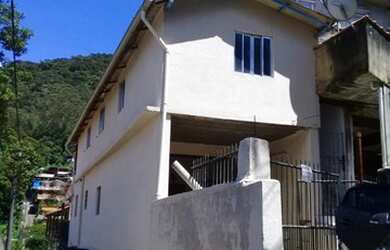 Imagem: A casa possui 2 Dormitórios, 1 Banheiro, 1 Vaga na garagem