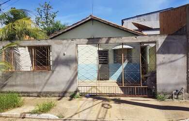 Imagem: A casa em condomínio possui 3 Dormitórios, 2 Banheiros, 3