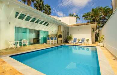 Imagem: A casa possui 5 Dormitórios, 5 Banheiros, 5 Vagas na garagem