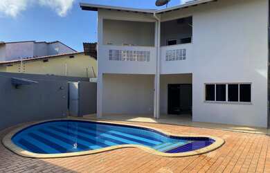 Imagem: A casa possui 5 Dormitórios, 4 Banheiros, 2 Vagas na garagem