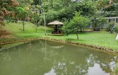 Imagem 3: Sítio Mangaratiba. PiscinaeChurrasqueira