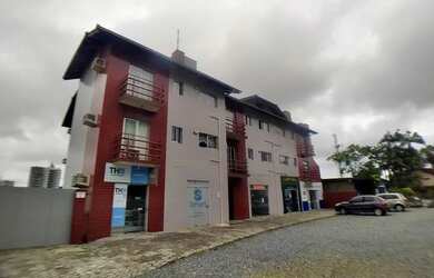 Imagem: O apartamento possui 1 Dormitório, 1 Banheiro, 1 Vaga na garagem