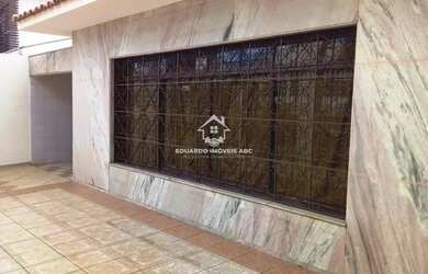 Imagem: A casa possui 5 Dormitórios, 3 Banheiros, 5 Vagas na garagem