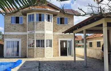 Imagem: A casa possui 5 Dormitórios, 3 Vagas na garagem e Direto com