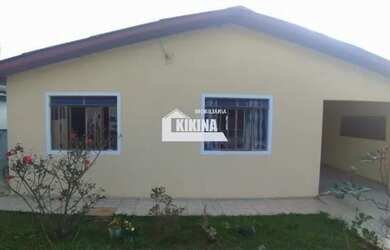 Imagem: A casa possui 3 Dormitórios, 2 Banheiros, 2 Vagas na garagem