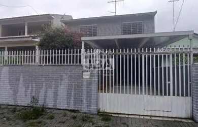 Imagem: A casa possui 3 Dormitórios, 2 Banheiros, 2 Vagas na garagem