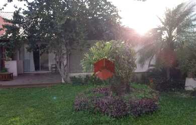 Imagem: A casa possui 3 Dormitórios, 3 Banheiros, 2 Vagas na garagem