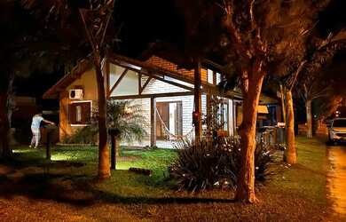 Imagem: A casa em condomínio possui 3 Dormitórios, 3 Banheiros, 2