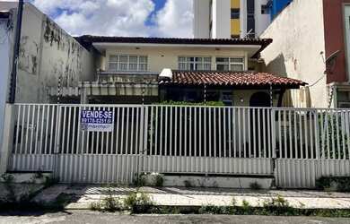 Imagem: A casa possui 5 Dormitórios, 4 Banheiros, 1 Vaga na garagem