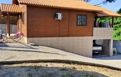 Imagem: A casa possui 2 Dormitórios, 2 Banheiros, 1 Vaga na garagem