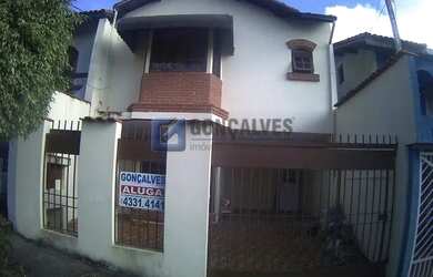 Imagem: A casa possui 3 Dormitórios, 1 Banheiro, 2 Vagas na garagem