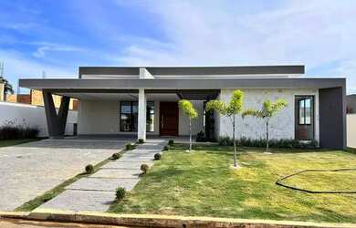 Imagem: A casa em condomínio possui 4 Dormitórios, 4 Banheiros, 4