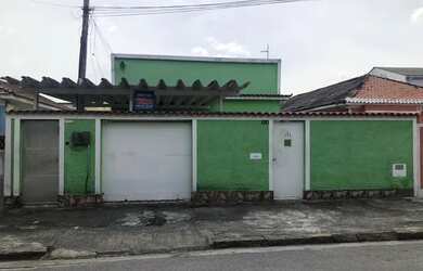 Imagem: A casa possui 5 Dormitórios, 2 Banheiros, 1 Vaga na garagem