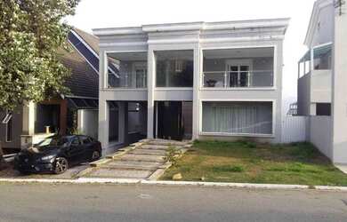 Imagem: A casa em condomínio possui 4 Dormitórios, 5 Banheiros, 5