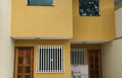 Imagem: A casa possui 2 Dormitórios, 2 Banheiros, 2 Vagas na garagem