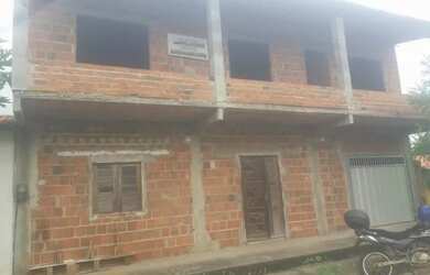 Imagem: A casa possui 5 Dormitórios, 4 Banheiros, 1 Vaga na garagem