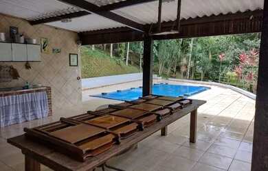 Imagem 6: Sítio Mangaratiba. PiscinaeChurrasqueira