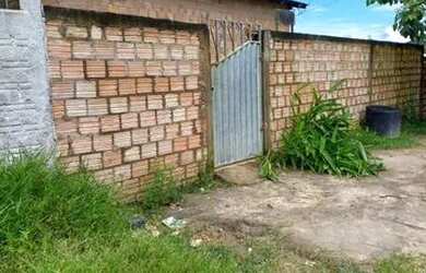 Imagem: A casa à venda possui 2 Dormitórios e 1 Banheiro e está localizado