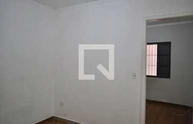 Imagem: A casa possui 1 Dormitório, 1 Banheiro, 1 Vaga na garagem