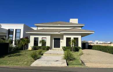 Imagem: A casa para alugar possui 5 Dormitórios, 5 Banheiros, 2 Vagas