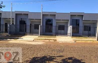 Imagem: A casa possui 2 Dormitórios, 1 Banheiro, 1 Vaga na garagem