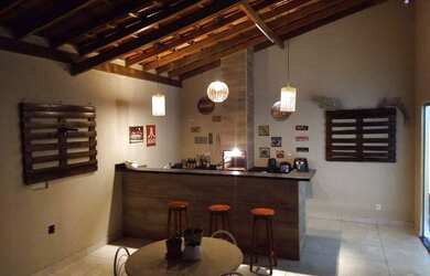 Imagem: A casa possui 2 Dormitórios, 1 Banheiro, 2 Vagas na garagem