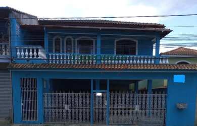 Imagem: A casa possui 5 Dormitórios, 3 Banheiros, 4 Vagas na garagem