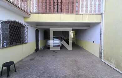 Imagem: A casa possui 3 Dormitórios, 3 Banheiros, 4 Vagas na garagem