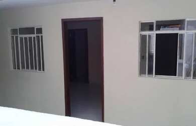 Imagem: A casa possui 1 Dormitório e 1 Banheiro e está localizado